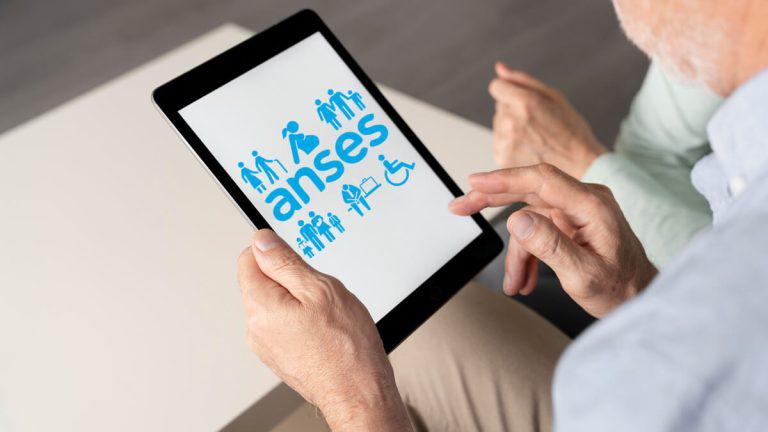 Tablet-Anses-AUH-Jubilados-768x432