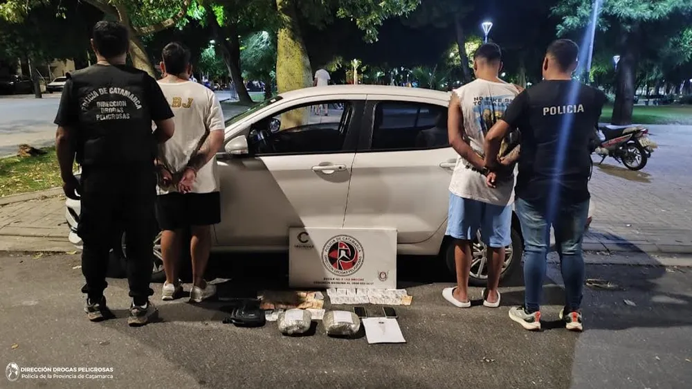 Llevaban casi dos kilos de marihuana y los detuvieron