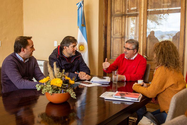 raul-recibio-al-presidente-la-federacion-economica-catamarcajpg