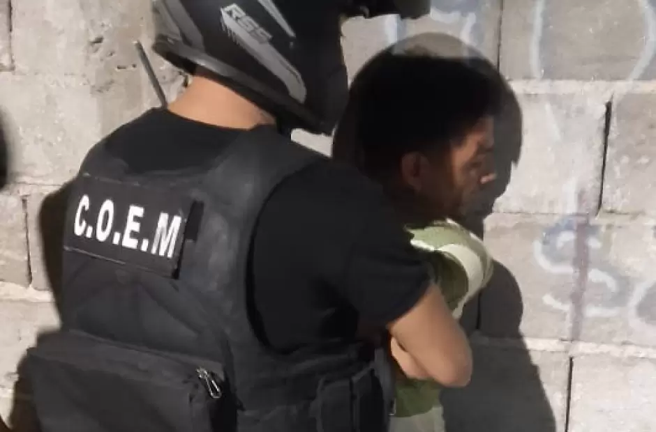DETIENEN A UN SUJETO QUE AGREDIÓ CON UN ARMA BLANCA A SU PAREJA