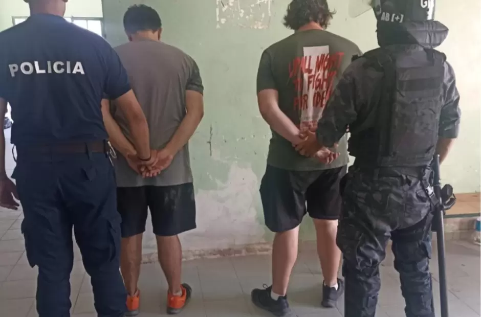 TRES SUJETOS ARRESTADOS POR PELEAR EN LA VÍA PÚBLICA