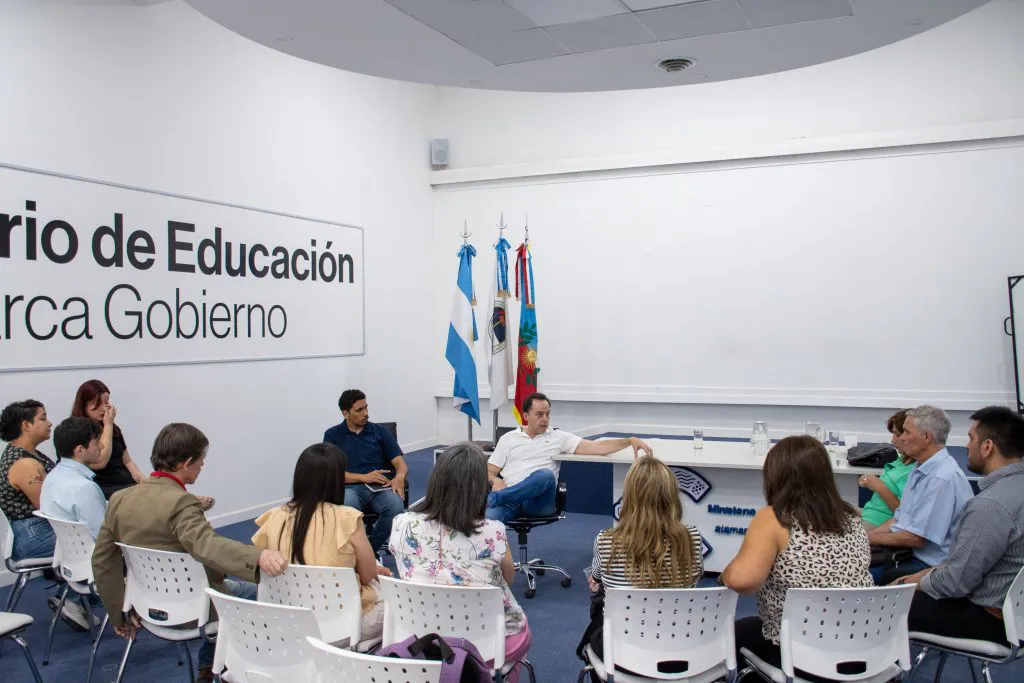 El-ministro-de-Educacion-se-reunio-con-rectores-de-Institutos-de-Educacion-Superior1-1024x683