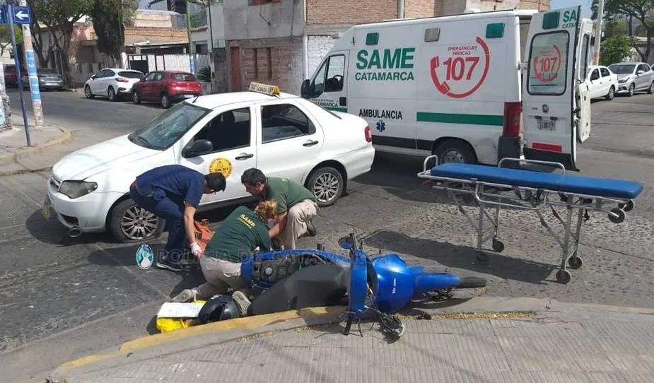 ABRIÓ LA PUERTA DEL AUTO Y DERRIBÓ A UN MOTOCICLISTA