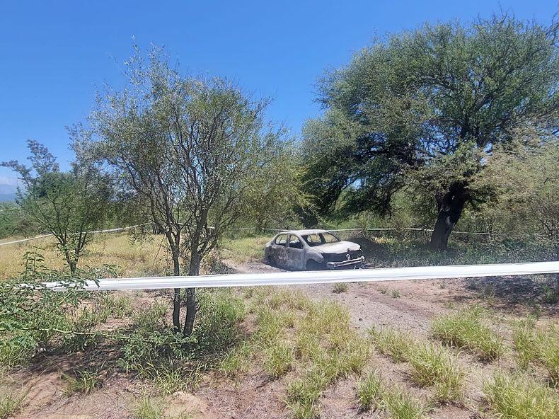 auto-incendiado-valle-viejojpg
