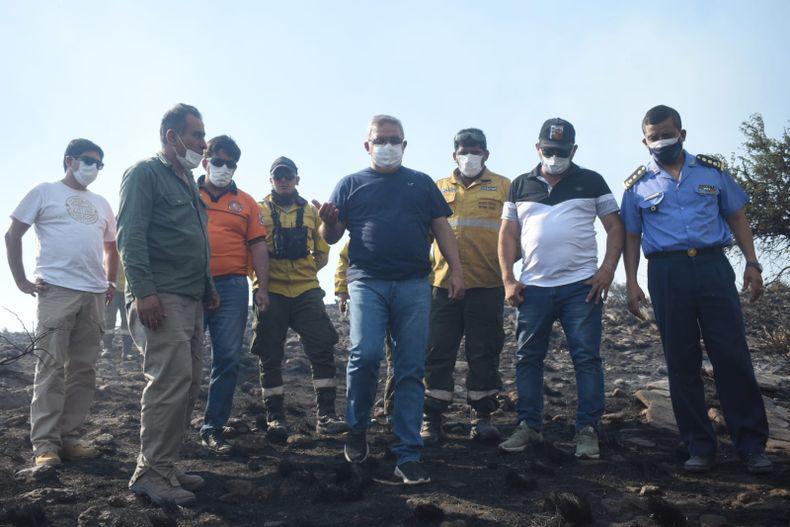 Jalil visitó las zonas afectadas por el incendio en Cerro Ancasti
