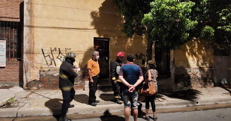 Colapsó el techo de una casa en pleno centro