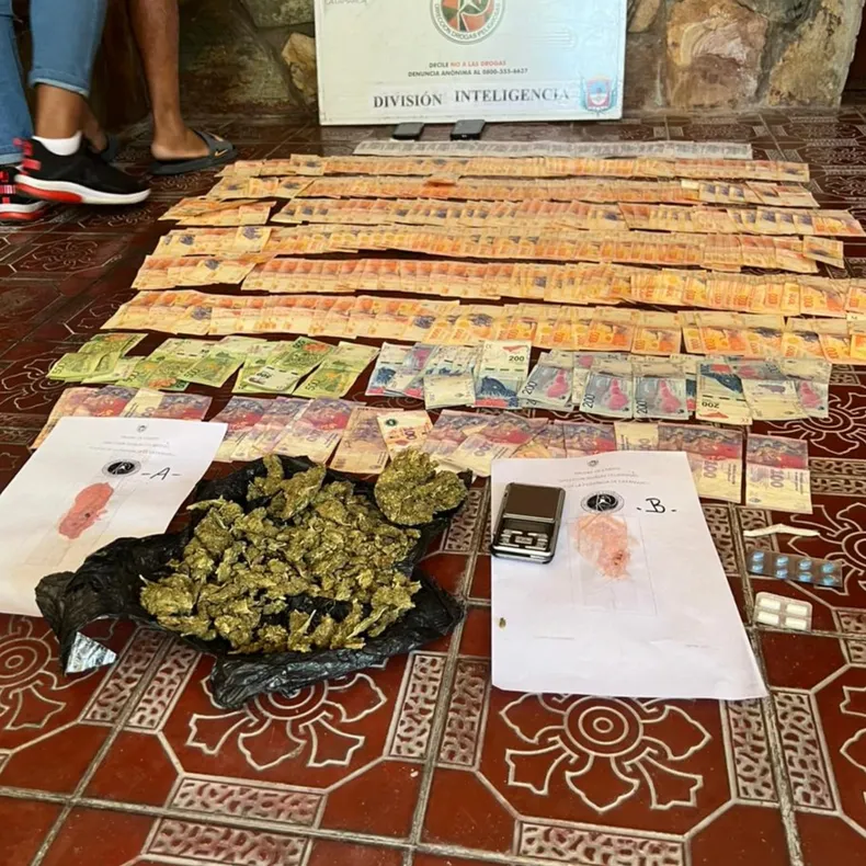 Desbaratan un punto de venta de drogas en Capital