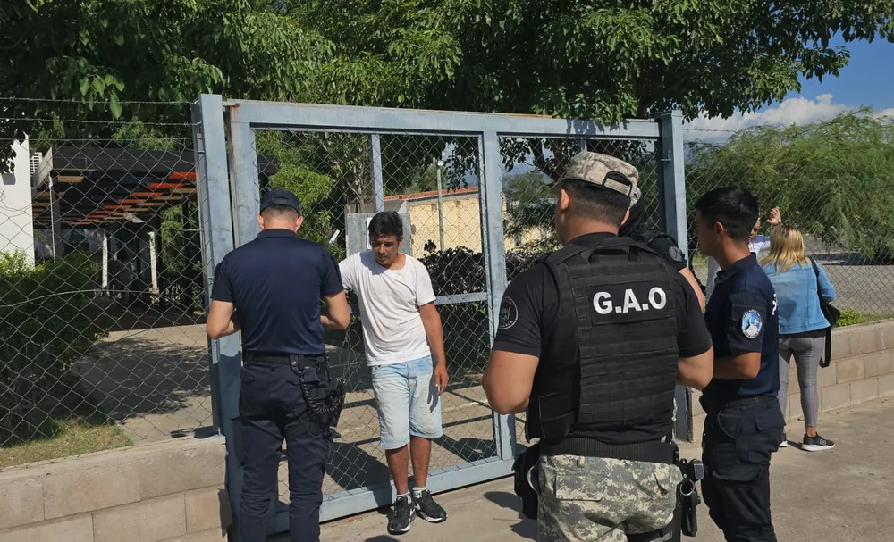 EL MUNICIPIO ASEGURA QUE LA MOTO DEL HOMBRE QUE SE ENCADENÓ SE ENCUENTRA EN UNA COMISARÍA